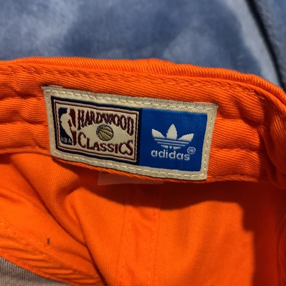 One Size Old School Cleveland Cavaliers hat - Picture 3 of 3